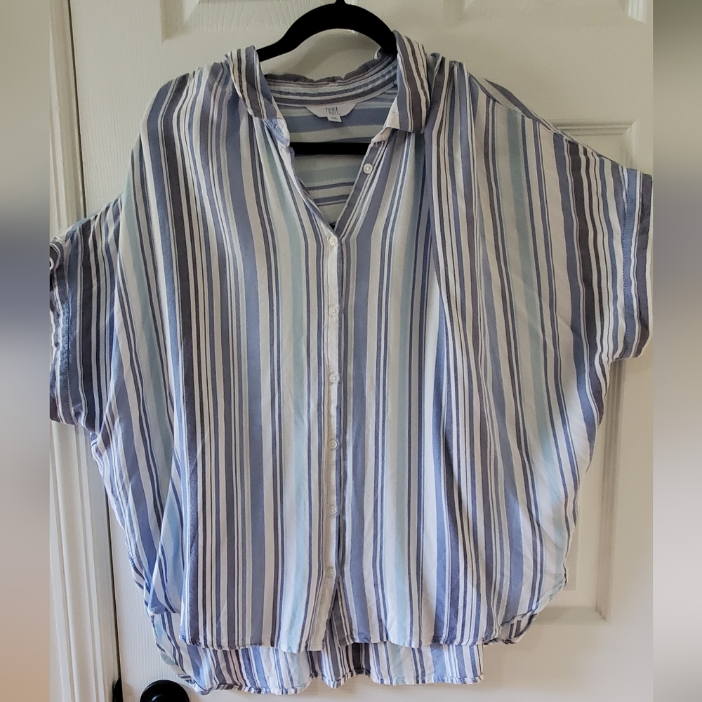 Blue stripe doleman style sleeves.